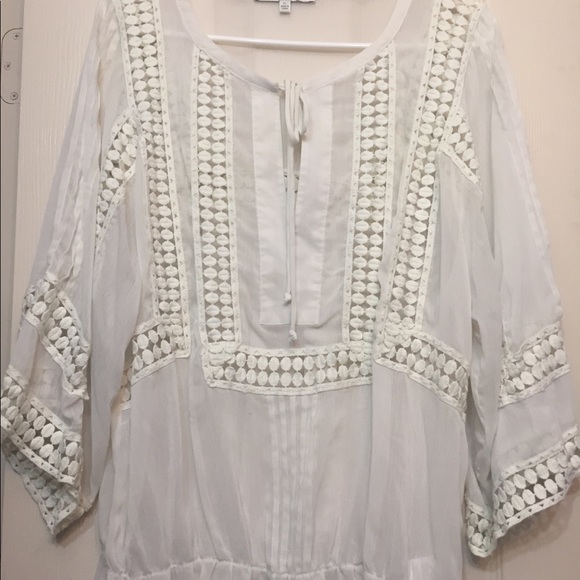 Gently used blouse super cute - Picture 2 of 2